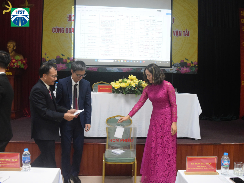 Đại hội đã tiến hành bầu cử