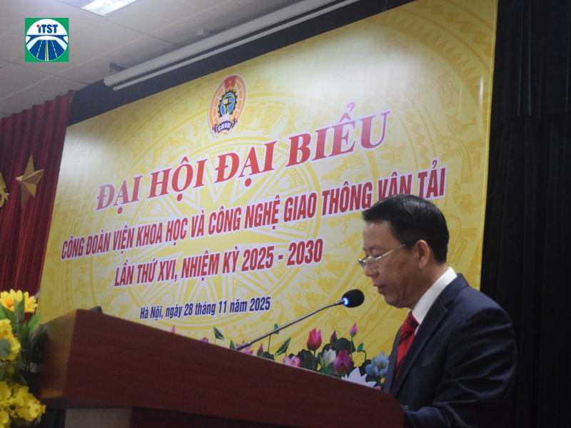 Ảnh: Đồng chí Trần Bảo Ngọc - Bí thư Đảng ủy, Viện trưởng phát biểu chỉ đạo, nhấn mạnh vai trò của tổ chức Công đoàn trong kỷ nguyên số